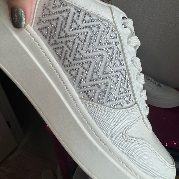 ALDO 🤍 Women's White & Silver Rhinestone Sneakers (Size 9) 🏷️ NEW w TAGS - Picture 3 of 15